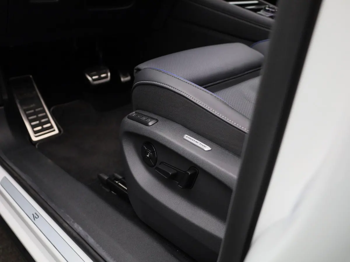 1.5 eHybrid R-Line Edition 272 PK | SoH 100% | Automaat | Navigatie | Panoramadak | Harman Kardon | Inklapbare trekhaak | Head-up display | 360 Camera | Stoelmassage | Stoelventilatie voor |