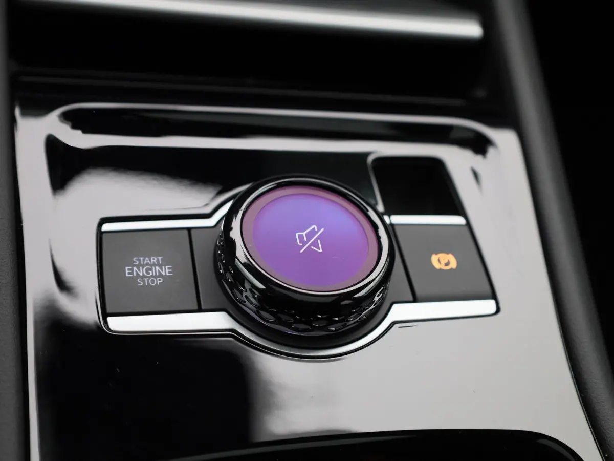 1.5 eHybrid R-Line Edition 272 PK | SoH 100% | Automaat | Navigatie | Panoramadak | Harman Kardon | Inklapbare trekhaak | Head-up display | 360 Camera | Stoelmassage | Stoelventilatie voor |