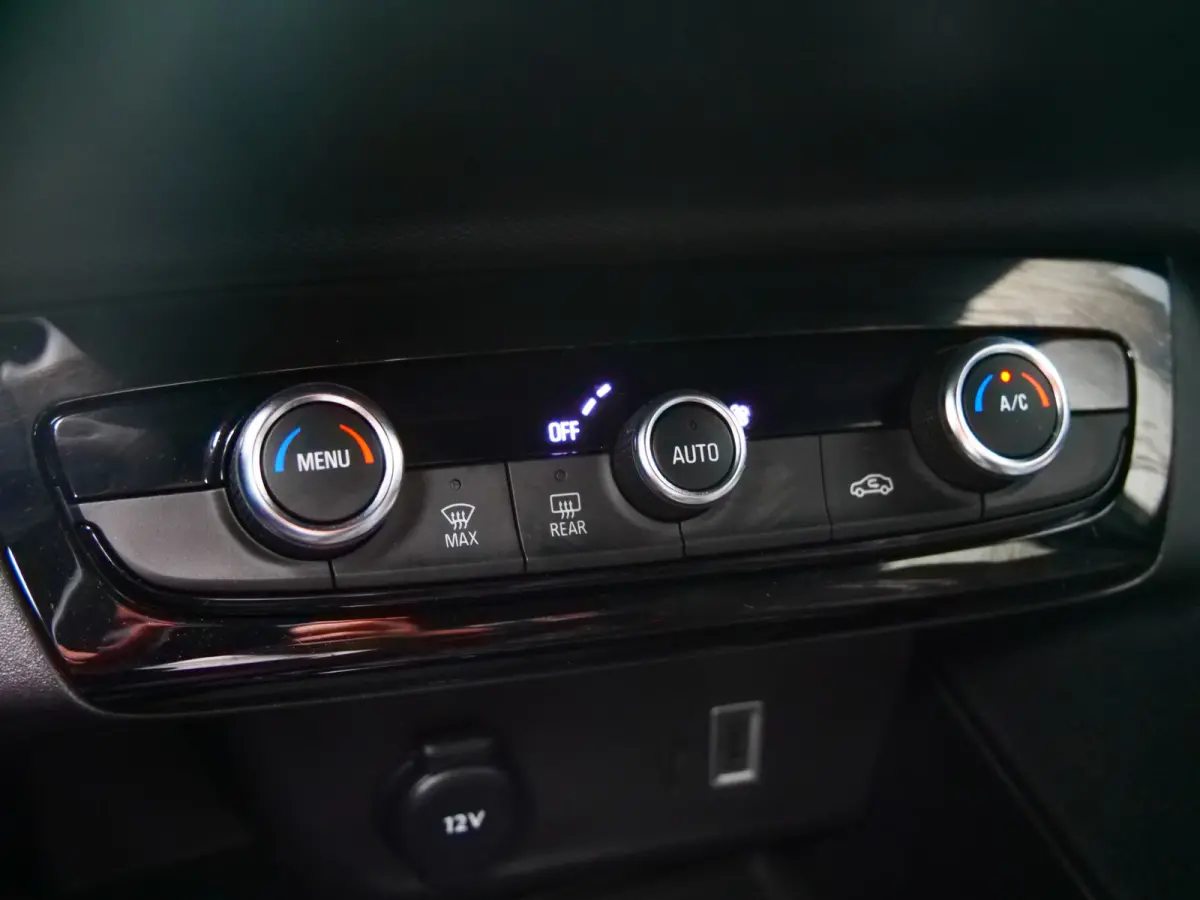 1.2 Turbo GS 100 Pk Navi / DAB / Apple Carplay / Camera