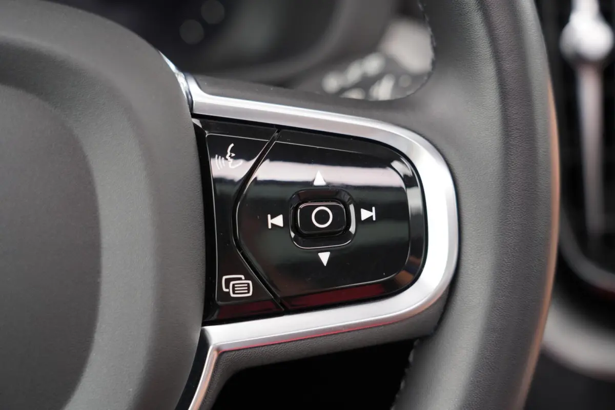 T6 Plug-in hybrid AWD Plus Dark Long Range SOH 100% | Bowers & Wilkins | Dealer onderhouden | 21 inch | Schuif/kanteldak | Adaptieve cruise control | Trekhaak | Stoelverwarming |
