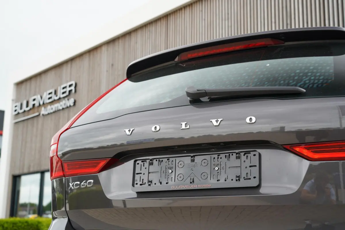 T6 Plug-in hybrid AWD Plus Dark Long Range SOH 100% | Bowers & Wilkins | Dealer onderhouden | 21 inch | Schuif/kanteldak | Adaptieve cruise control | Trekhaak | Stoelverwarming |