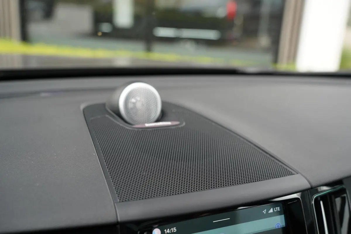 T6 Plug-in hybrid AWD Plus Dark Long Range SOH 100% | Bowers & Wilkins | Dealer onderhouden | 21 inch | Schuif/kanteldak | Adaptieve cruise control | Trekhaak | Stoelverwarming |