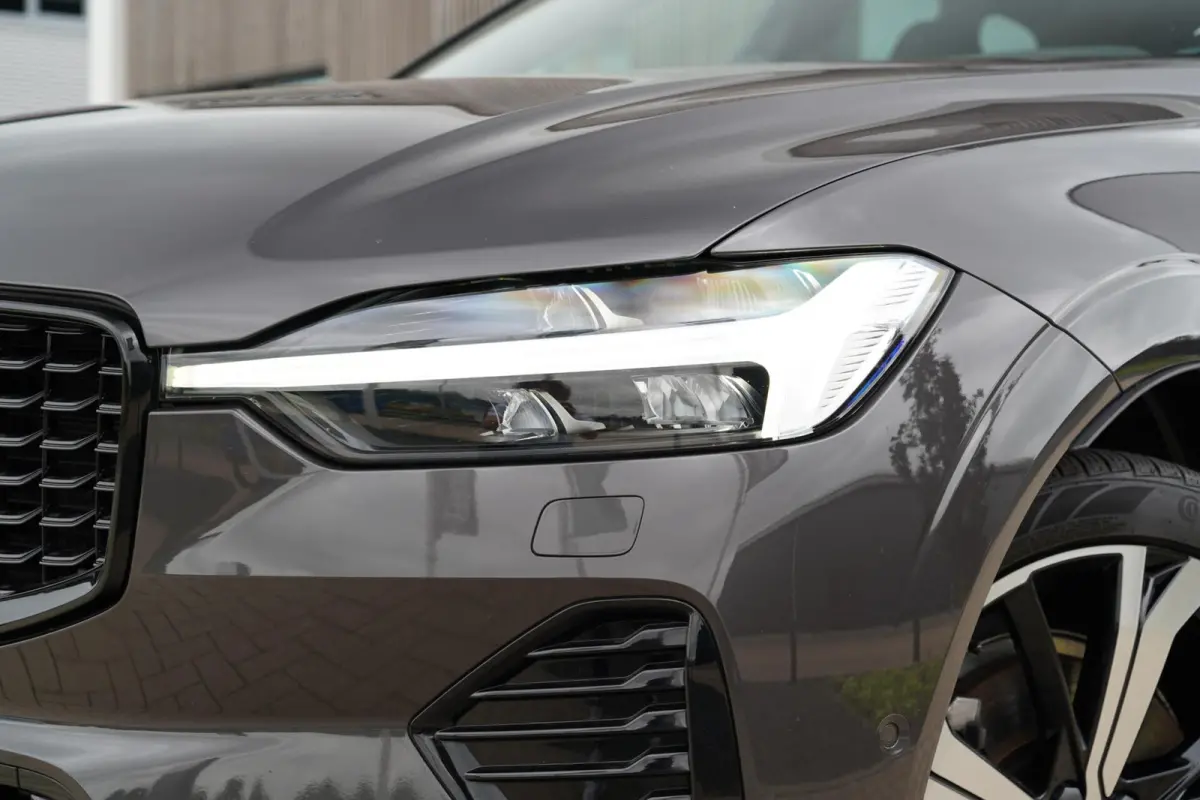 T6 Plug-in hybrid AWD Plus Dark Long Range SOH 100% | Bowers & Wilkins | Dealer onderhouden | 21 inch | Schuif/kanteldak | Adaptieve cruise control | Trekhaak | Stoelverwarming |