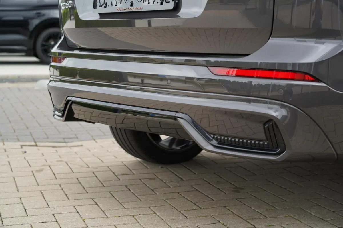 T6 Plug-in hybrid AWD Plus Dark Long Range SOH 100% | Bowers & Wilkins | Dealer onderhouden | 21 inch | Schuif/kanteldak | Adaptieve cruise control | Trekhaak | Stoelverwarming |