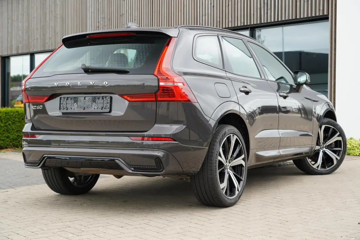 T6 Plug-in hybrid AWD Plus Dark Long Range SOH 100% | Bowers & Wilkins | Dealer onderhouden | 21 inch | Schuif/kanteldak | Adaptieve cruise control | Trekhaak | Stoelverwarming |