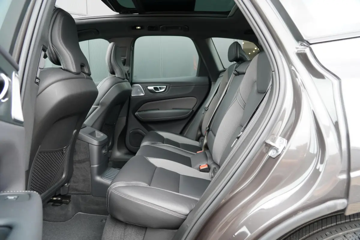 T6 Plug-in hybrid AWD Plus Dark Long Range SOH 100% | Bowers & Wilkins | Dealer onderhouden | 21 inch | Schuif/kanteldak | Adaptieve cruise control | Trekhaak | Stoelverwarming |