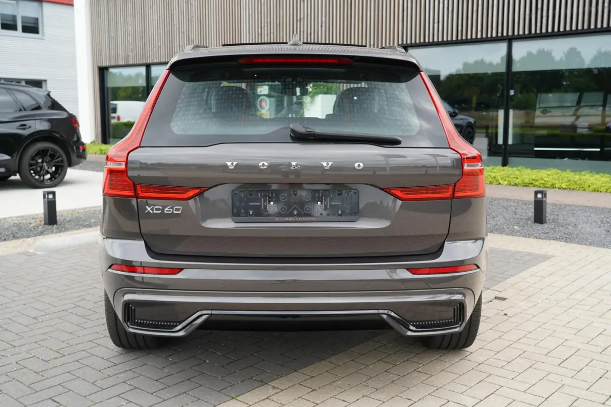 T6 Plug-in hybrid AWD Plus Dark Long Range SOH 100% | Bowers & Wilkins | Dealer onderhouden | 21 inch | Schuif/kanteldak | Adaptieve cruise control | Trekhaak | Stoelverwarming |