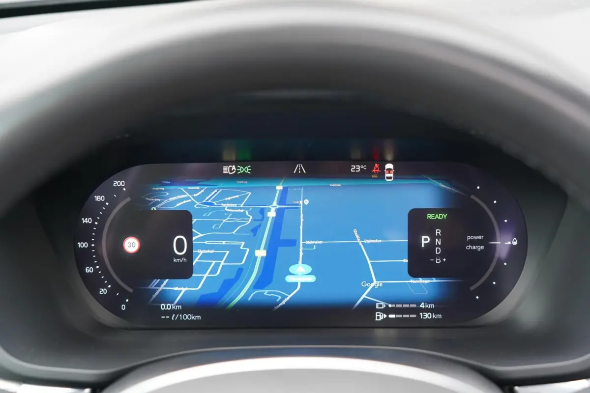 T6 Plug-in hybrid AWD Plus Dark Long Range SOH 100% | Bowers & Wilkins | Dealer onderhouden | 21 inch | Schuif/kanteldak | Adaptieve cruise control | Trekhaak | Stoelverwarming |