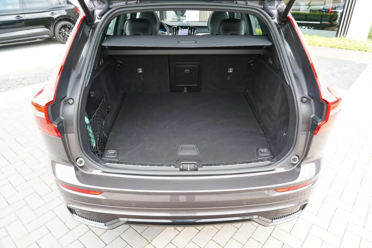 T6 Plug-in hybrid AWD Plus Dark Long Range SOH 100% | Bowers & Wilkins | Dealer onderhouden | 21 inch | Schuif/kanteldak | Adaptieve cruise control | Trekhaak | Stoelverwarming |