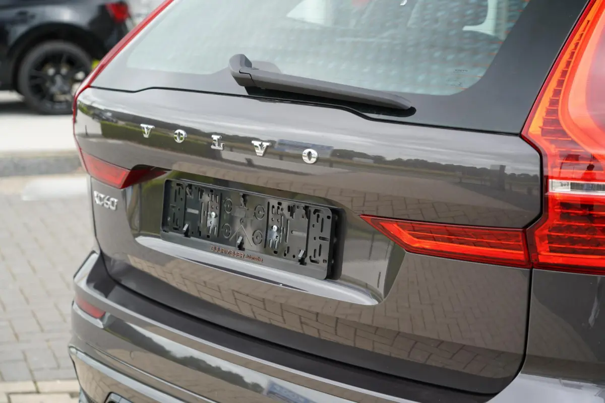 T6 Plug-in hybrid AWD Plus Dark Long Range SOH 100% | Bowers & Wilkins | Dealer onderhouden | 21 inch | Schuif/kanteldak | Adaptieve cruise control | Trekhaak | Stoelverwarming |
