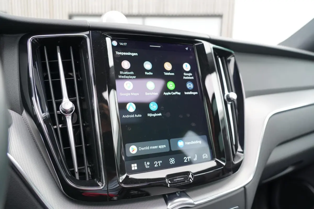 T6 Plug-in hybrid AWD Plus Dark Long Range SOH 100% | Bowers & Wilkins | Dealer onderhouden | 21 inch | Schuif/kanteldak | Adaptieve cruise control | Trekhaak | Stoelverwarming |