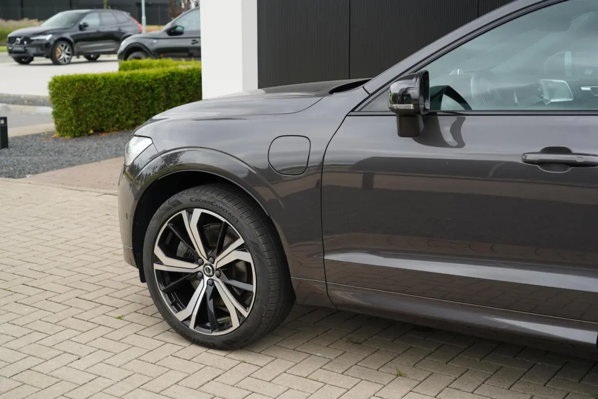 T6 Plug-in hybrid AWD Plus Dark Long Range SOH 100% | Bowers & Wilkins | Dealer onderhouden | 21 inch | Schuif/kanteldak | Adaptieve cruise control | Trekhaak | Stoelverwarming |