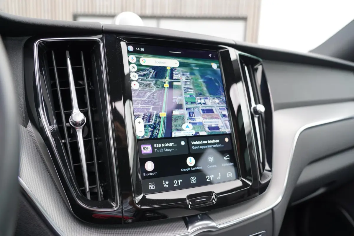 T6 Plug-in hybrid AWD Plus Dark Long Range SOH 100% | Bowers & Wilkins | Dealer onderhouden | 21 inch | Schuif/kanteldak | Adaptieve cruise control | Trekhaak | Stoelverwarming |