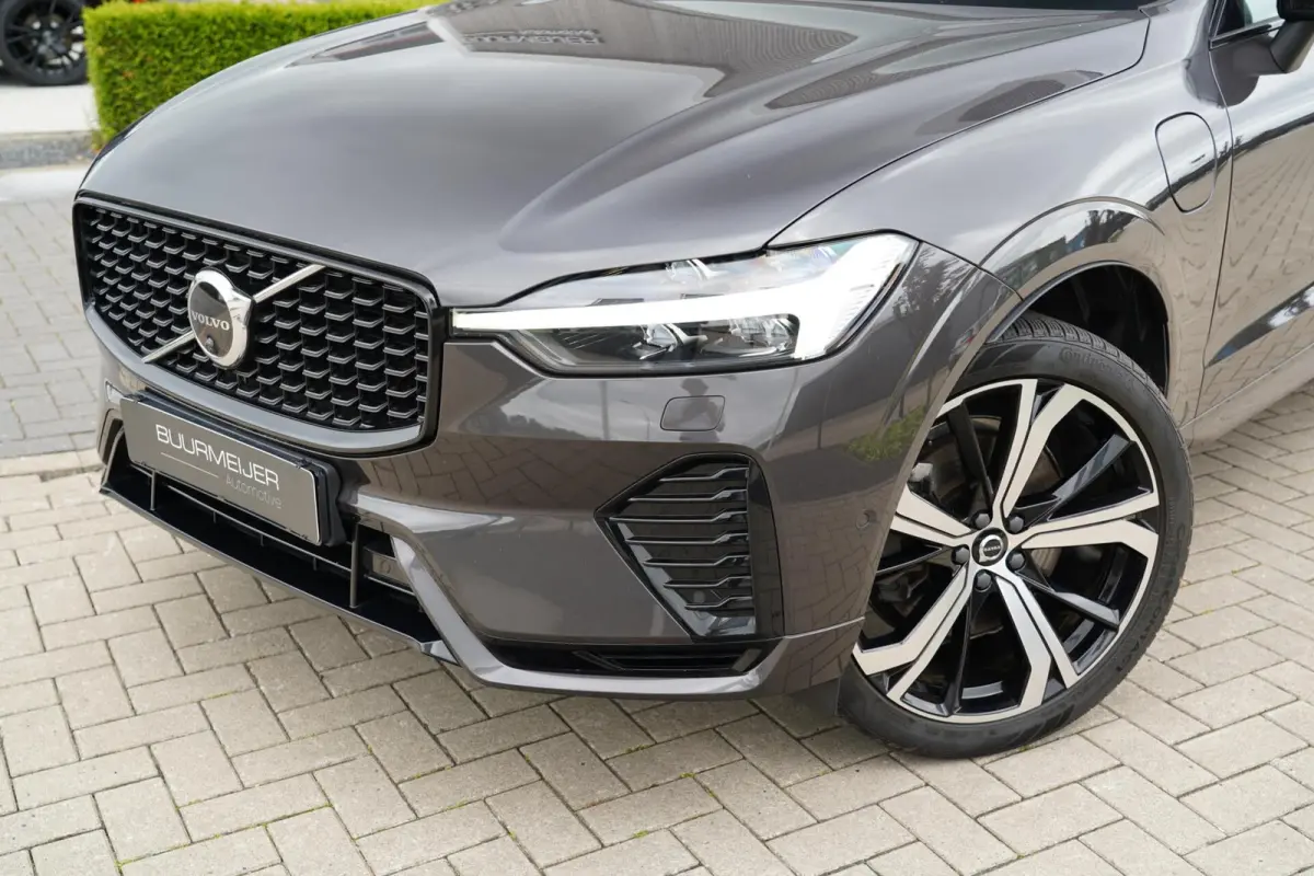 T6 Plug-in hybrid AWD Plus Dark Long Range SOH 100% | Bowers & Wilkins | Dealer onderhouden | 21 inch | Schuif/kanteldak | Adaptieve cruise control | Trekhaak | Stoelverwarming |