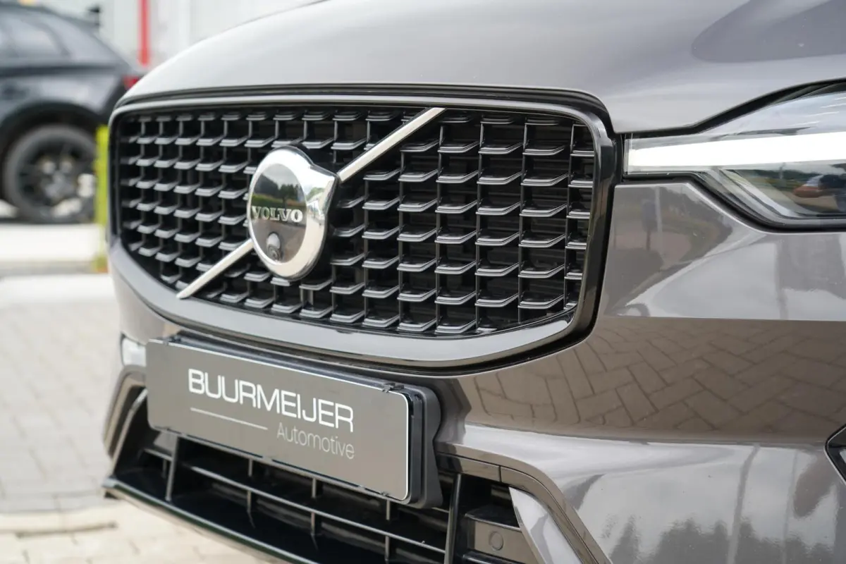 T6 Plug-in hybrid AWD Plus Dark Long Range SOH 100% | Bowers & Wilkins | Dealer onderhouden | 21 inch | Schuif/kanteldak | Adaptieve cruise control | Trekhaak | Stoelverwarming |