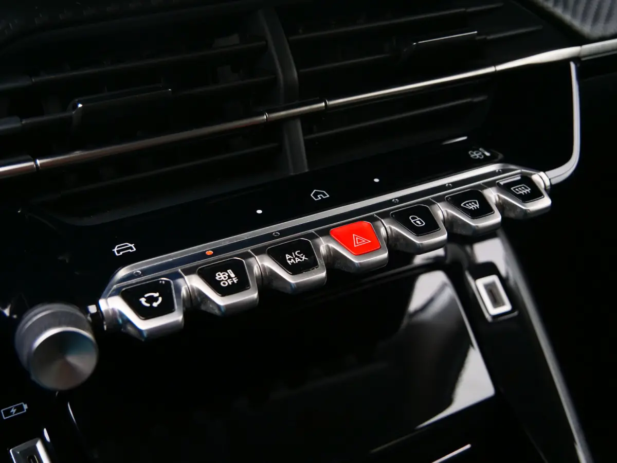 1.2 PureTech 100 Pk Allure DAB / Apple Carplay / PDC