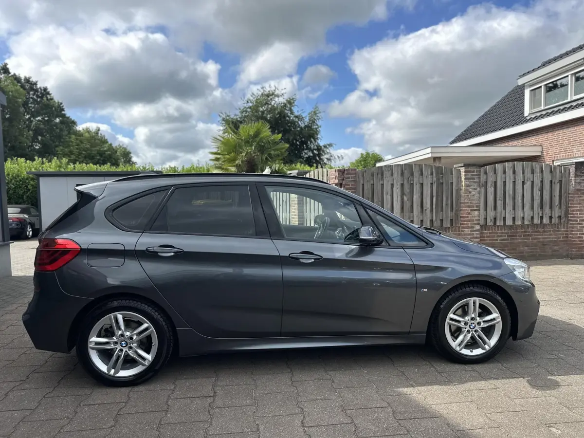 220i M Sport