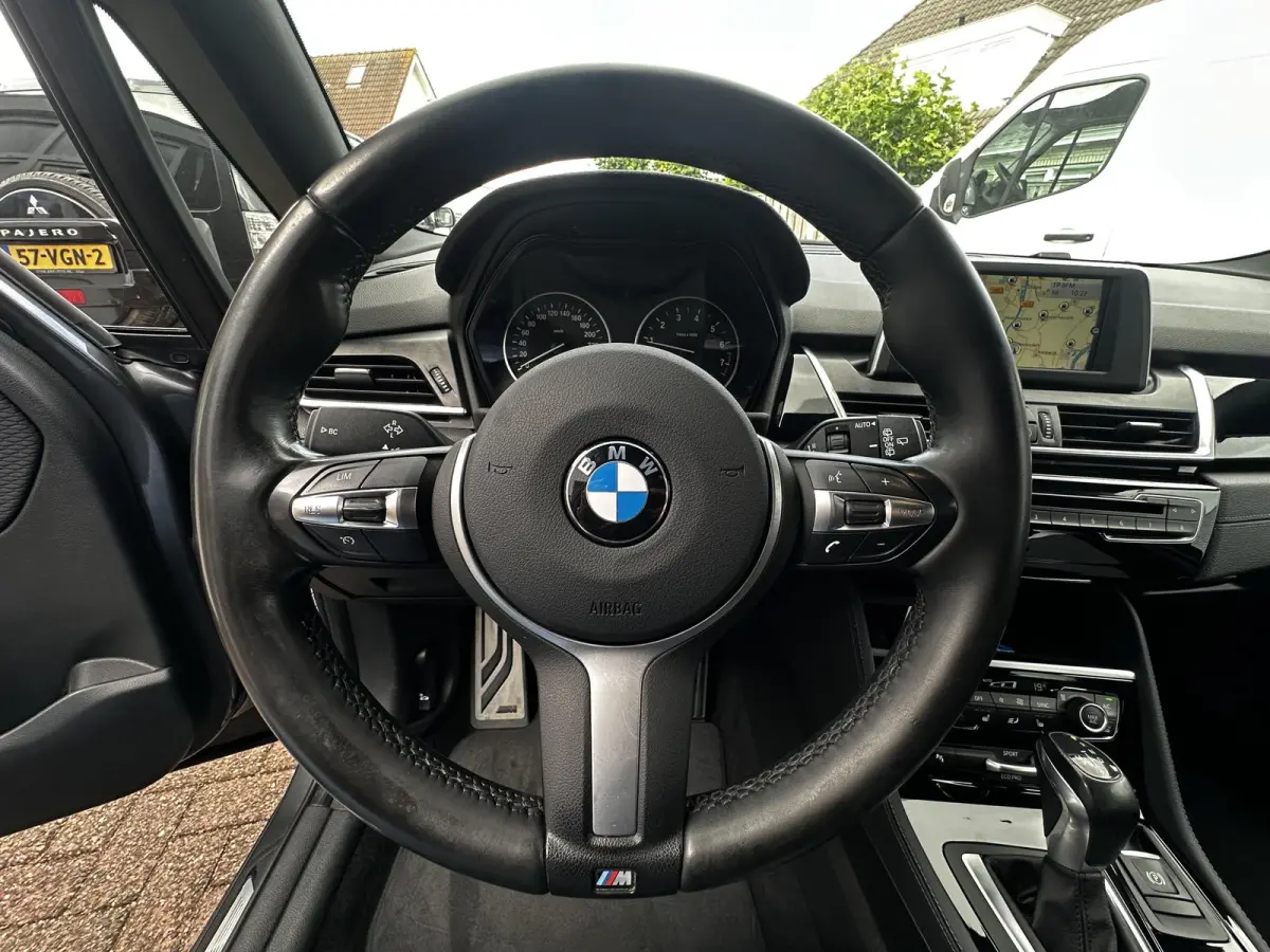 220i M Sport