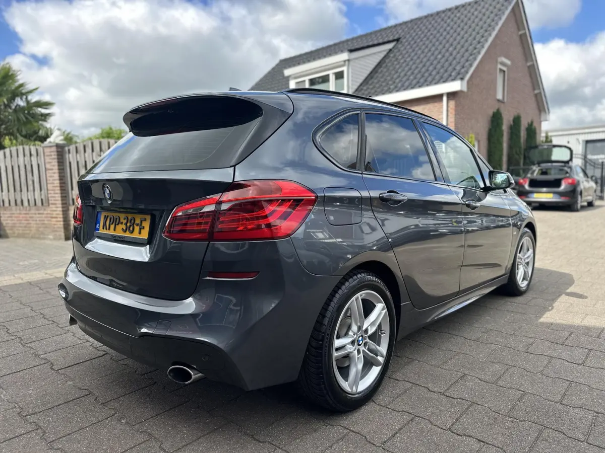 220i M Sport