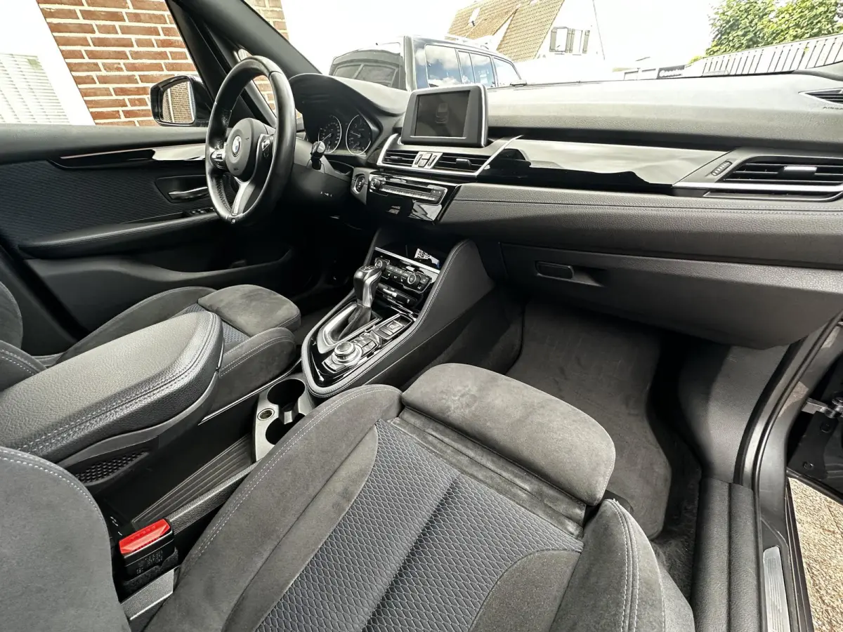 220i M Sport
