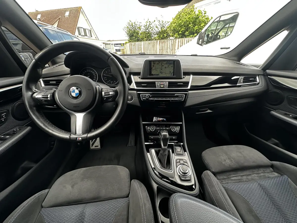 220i M Sport