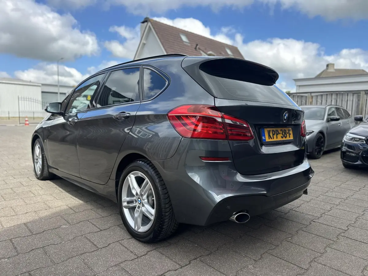 220i M Sport