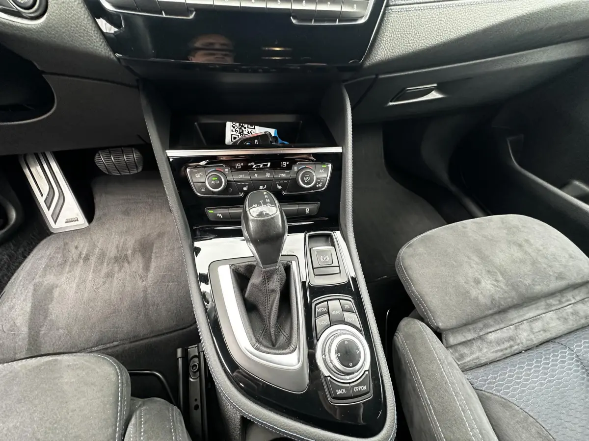 220i M Sport