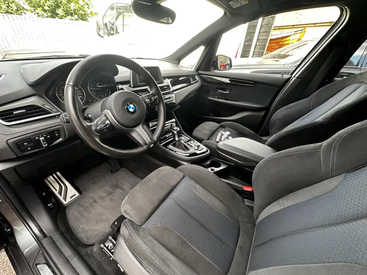 220i M Sport