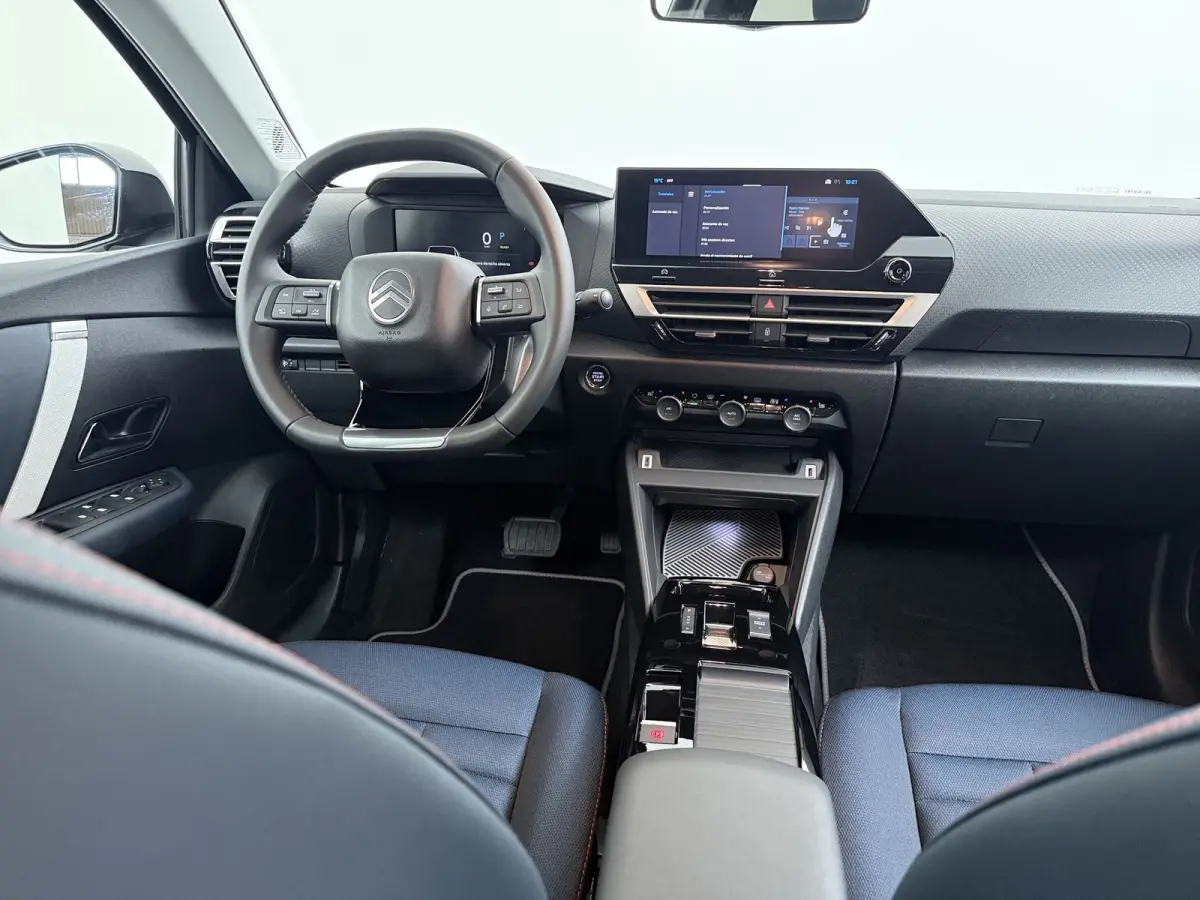 Collection - Elektrisch, (2025-60) | Achteruitrijcamera met Top Rear Vision (180° weergave van ruimte achter de auto) | Automatische airconditioning met actief carbonfilter | Boordlader 11k