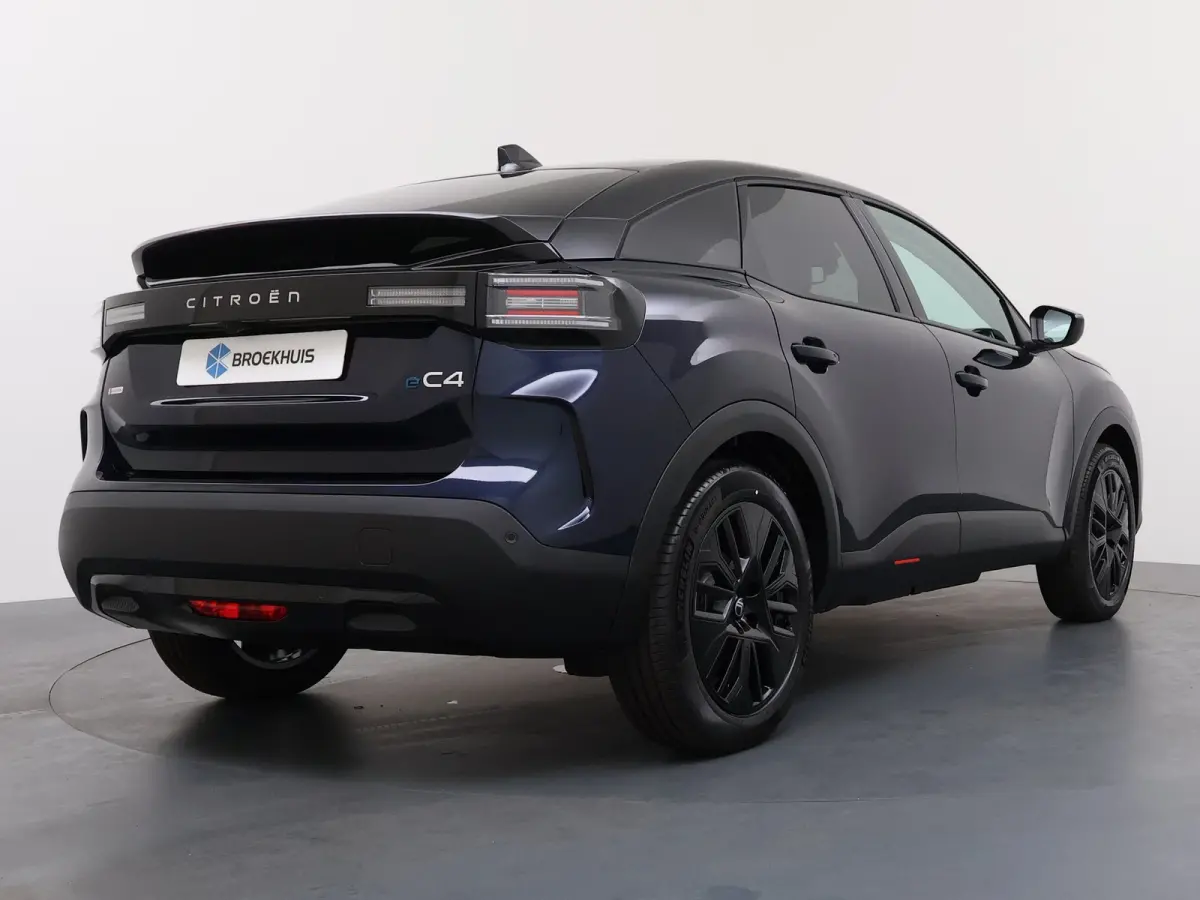 Collection - Elektrisch, (2025-60) | Achteruitrijcamera met Top Rear Vision (180° weergave van ruimte achter de auto) | Automatische airconditioning met actief carbonfilter | Boordlader 11k