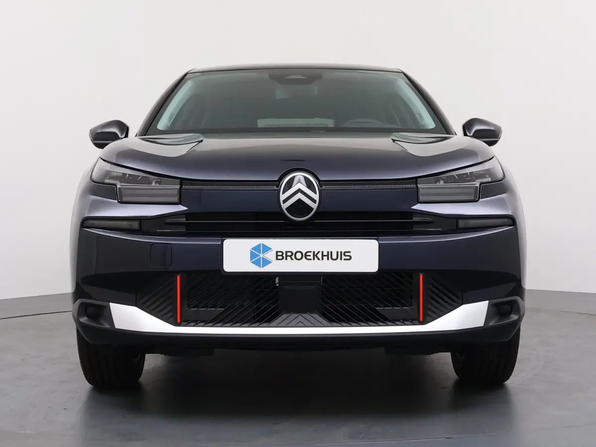 Collection - Elektrisch, (2025-60) | Achteruitrijcamera met Top Rear Vision (180° weergave van ruimte achter de auto) | Automatische airconditioning met actief carbonfilter | Boordlader 11k