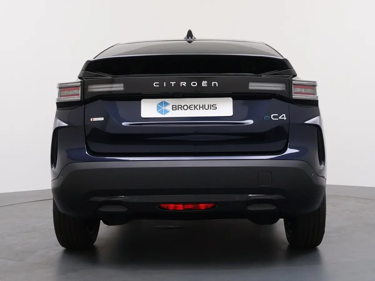 Collection - Elektrisch, (2025-60) | Achteruitrijcamera met Top Rear Vision (180° weergave van ruimte achter de auto) | Automatische airconditioning met actief carbonfilter | Boordlader 11k