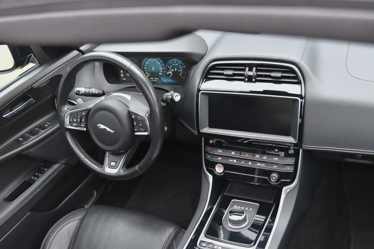 2.0 R-Sport, Panorama, Meridian, Leder, Memory, Camera, Carplay, Stuurverw.!