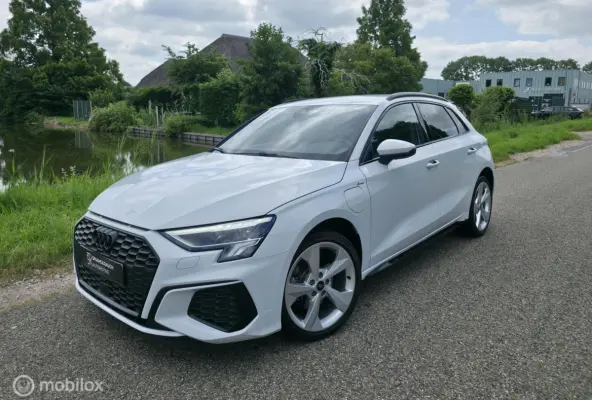 40 TFSI e S-Line / Navi / Trekh. / Carplay
