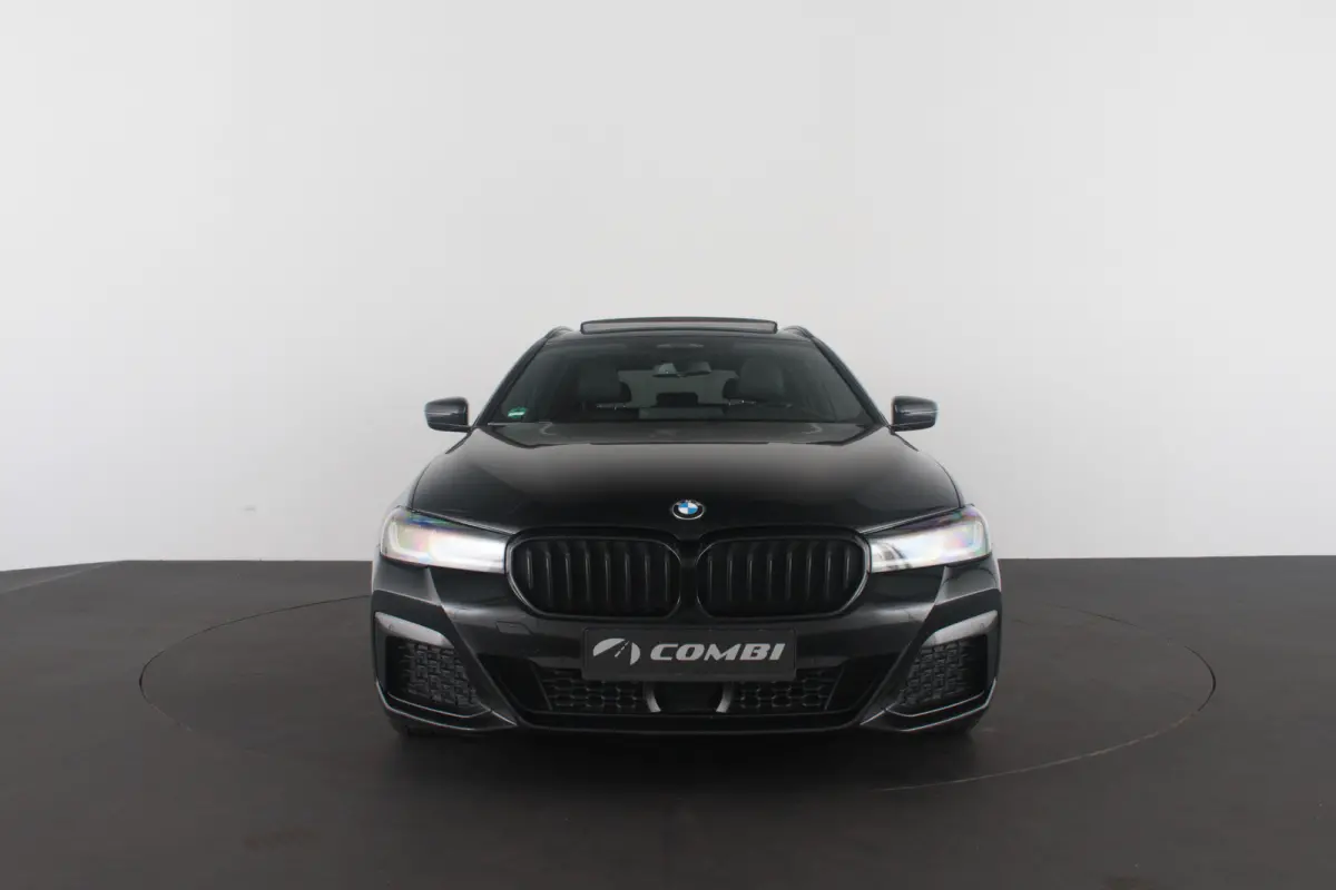 530d xDrive M Sport > Pano.schuif/Head-up/19inch/Shadow-Line/Trekhaak