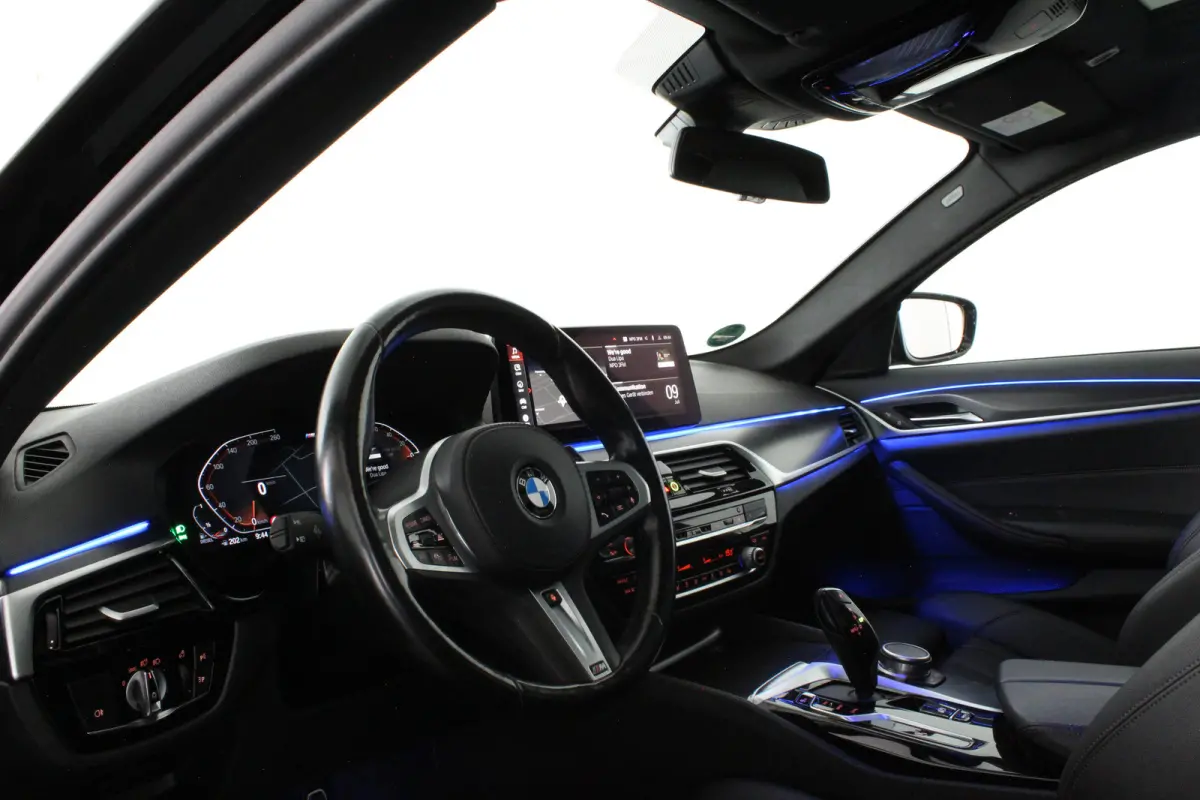 530d xDrive M Sport > Pano.schuif/Head-up/19inch/Shadow-Line/Trekhaak