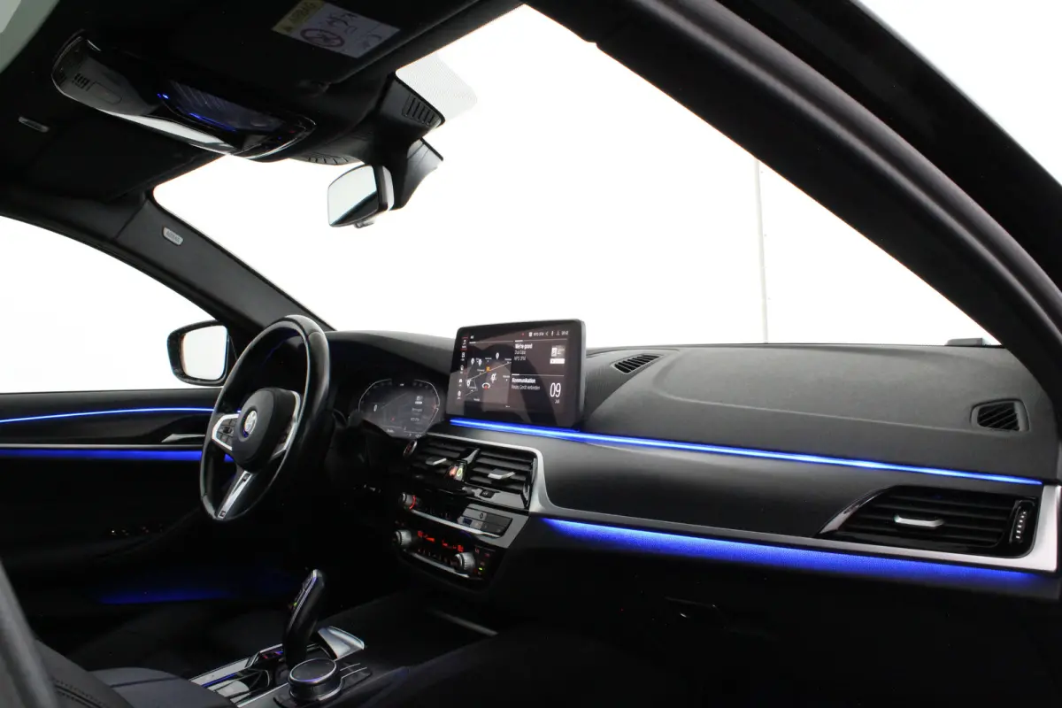 530d xDrive M Sport > Pano.schuif/Head-up/19inch/Shadow-Line/Trekhaak