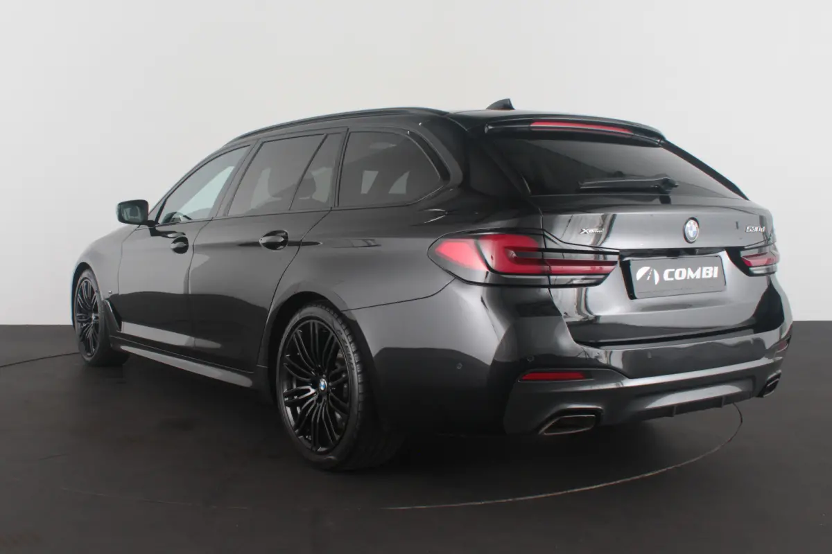 530d xDrive M Sport > Pano.schuif/Head-up/19inch/Shadow-Line/Trekhaak