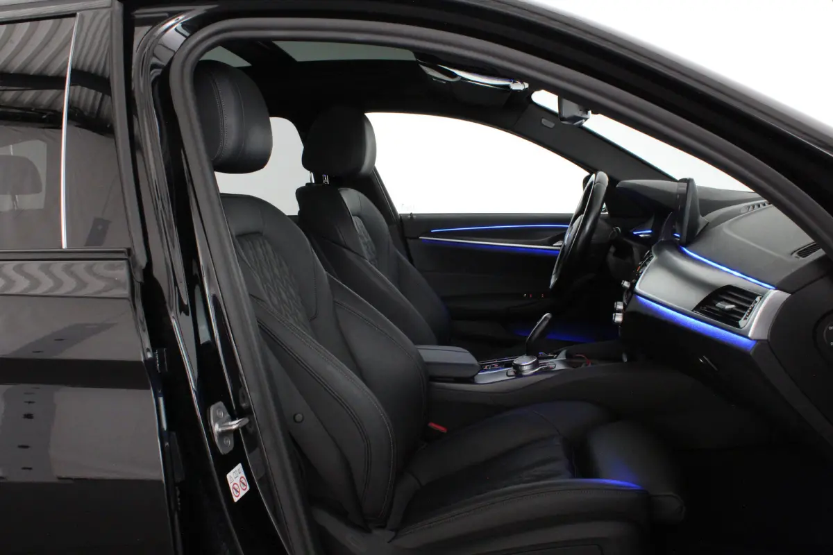 530d xDrive M Sport > Pano.schuif/Head-up/19inch/Shadow-Line/Trekhaak
