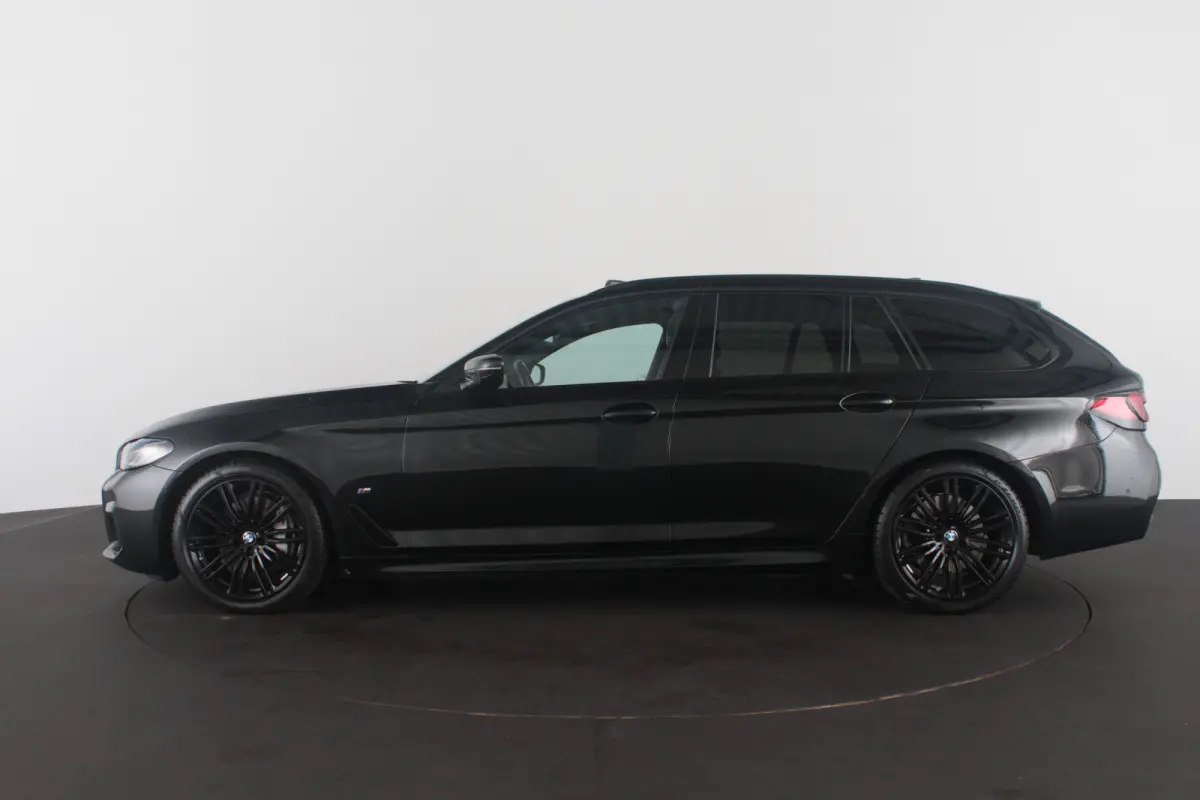 530d xDrive M Sport > Pano.schuif/Head-up/19inch/Shadow-Line/Trekhaak