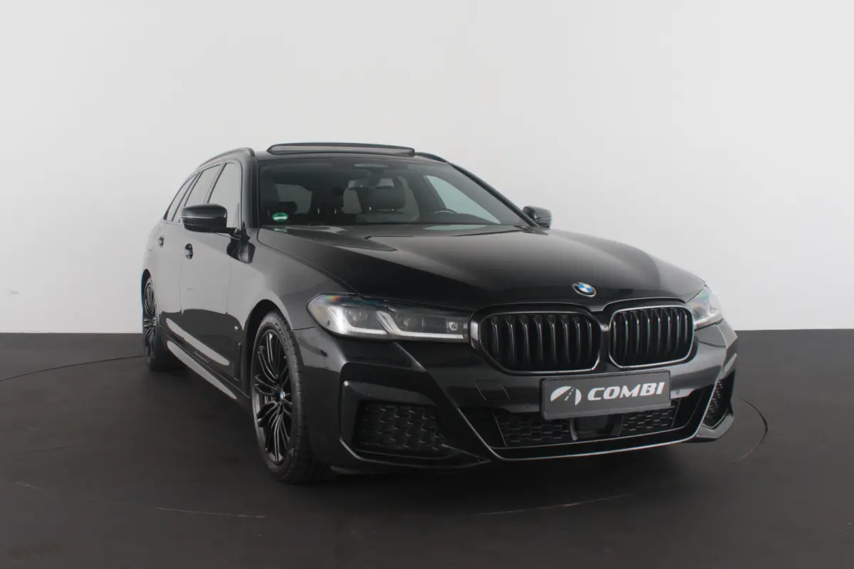 530d xDrive M Sport > Pano.schuif/Head-up/19inch/Shadow-Line/Trekhaak