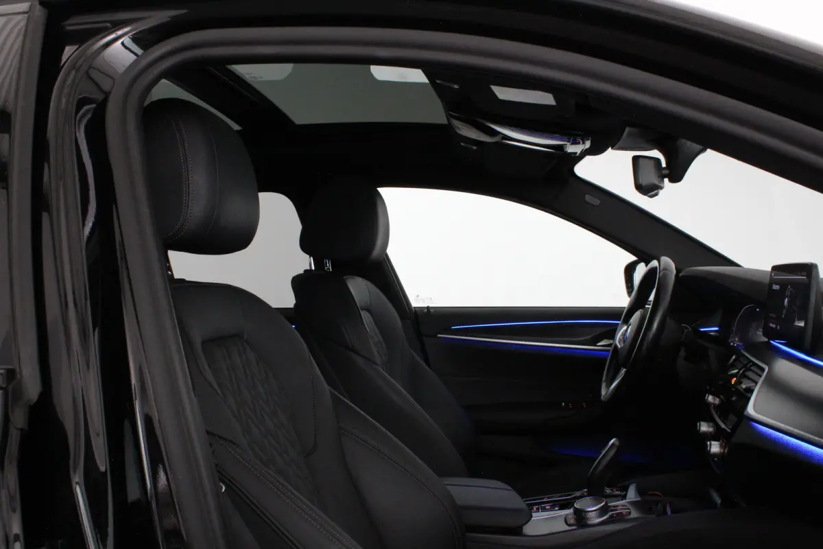 530d xDrive M Sport > Pano.schuif/Head-up/19inch/Shadow-Line/Trekhaak