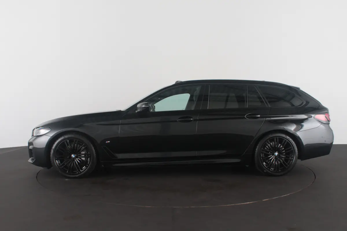 530d xDrive M Sport > Pano.schuif/Head-up/19inch/Shadow-Line/Trekhaak