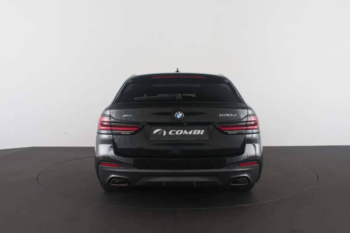 530d xDrive M Sport > Pano.schuif/Head-up/19inch/Shadow-Line/Trekhaak