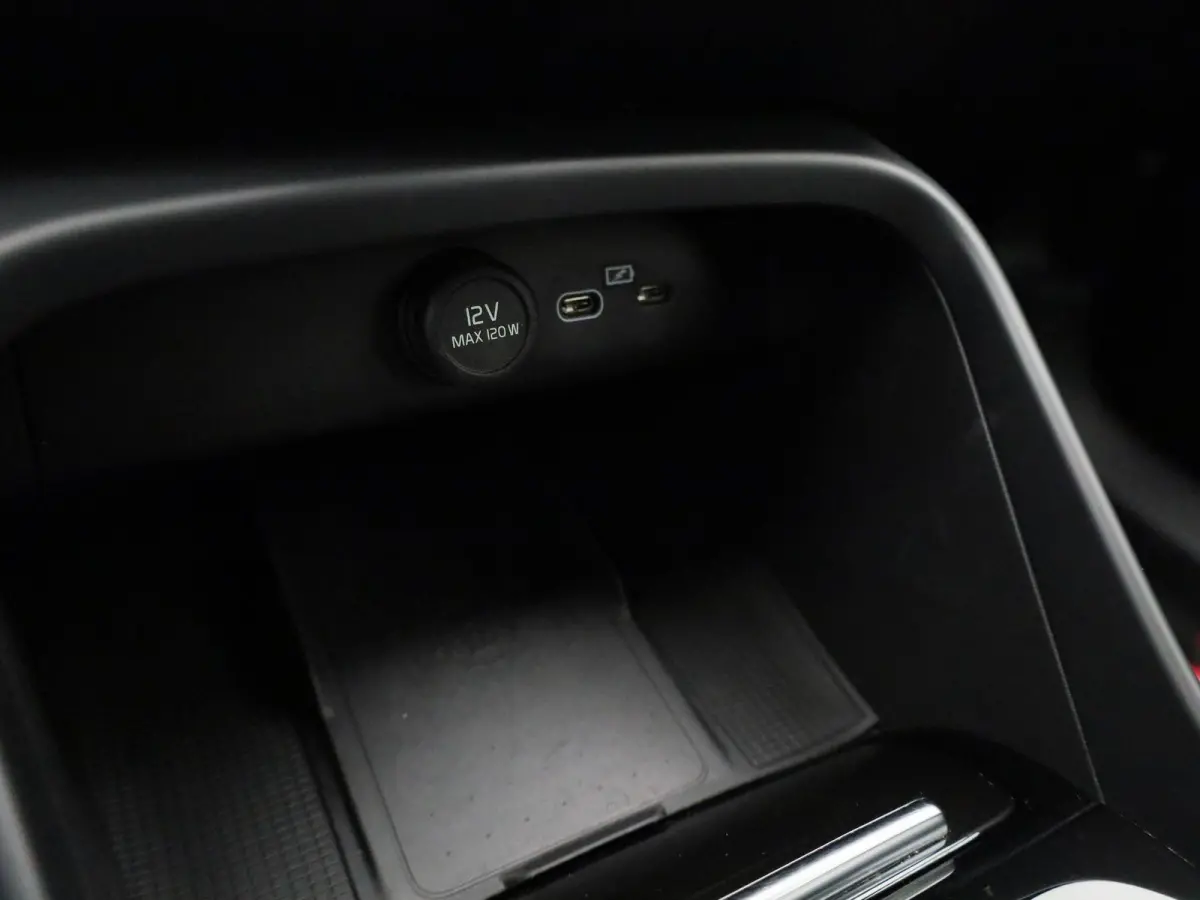 Core | NAVIGATIE | CAMERA | APPLE CARPLAY | KLIMAATREGELING