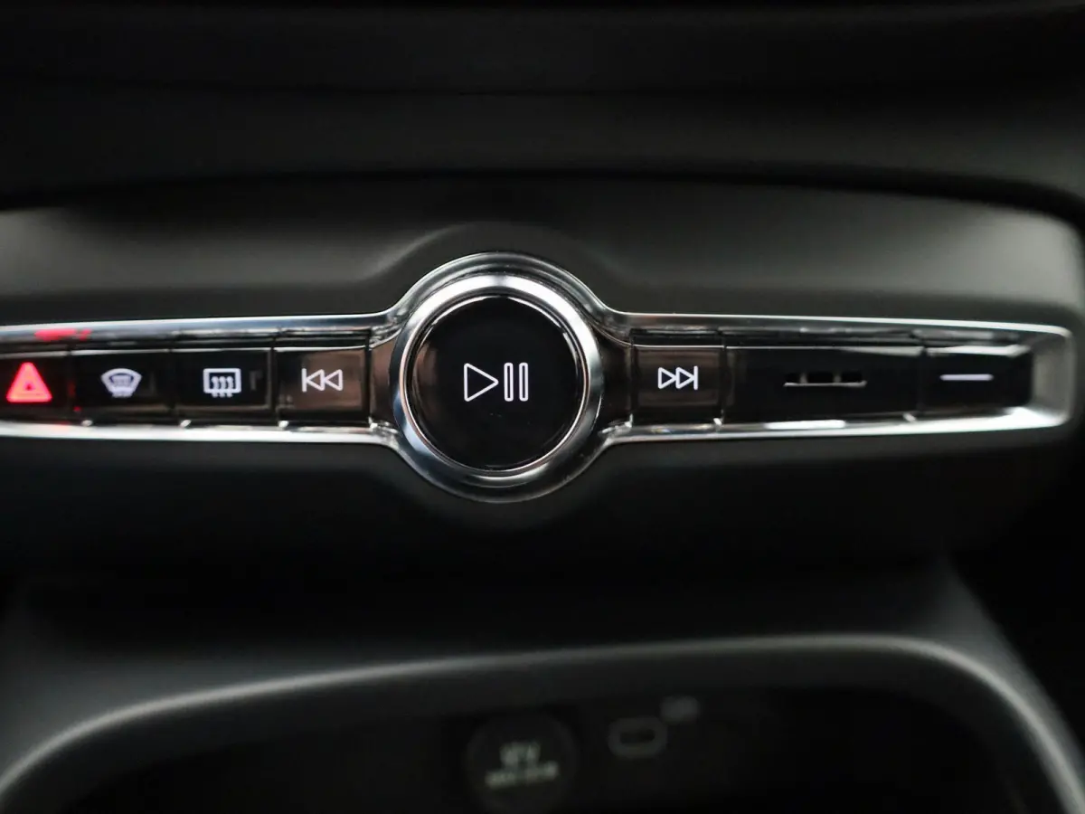 Core | NAVIGATIE | CAMERA | APPLE CARPLAY | KLIMAATREGELING
