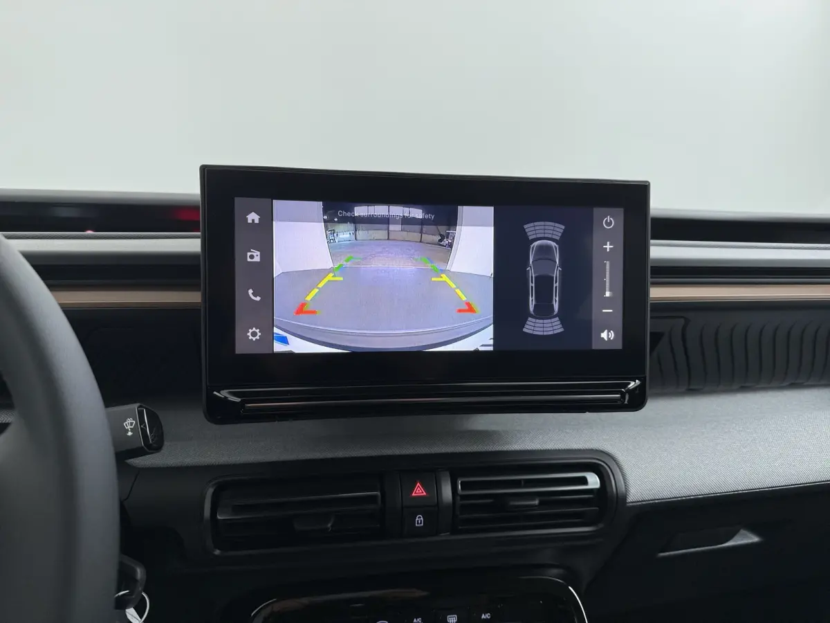 Plus | Achteruitrijcamera | Boordlader 11kW - 3 fasen | Extra getinte achterste zijruiten en achterruit