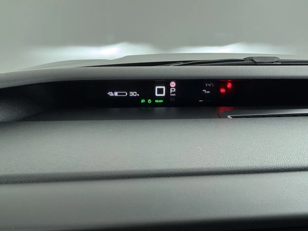 Plus | Achteruitrijcamera | Boordlader 11kW - 3 fasen | Extra getinte achterste zijruiten en achterruit