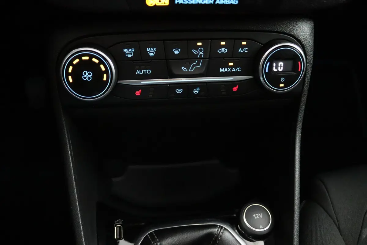 1.0 EcoBoost Titanium | Panoramadak | Winterpack | B&O | CarPlay/Android Auto | Camera | Keyless