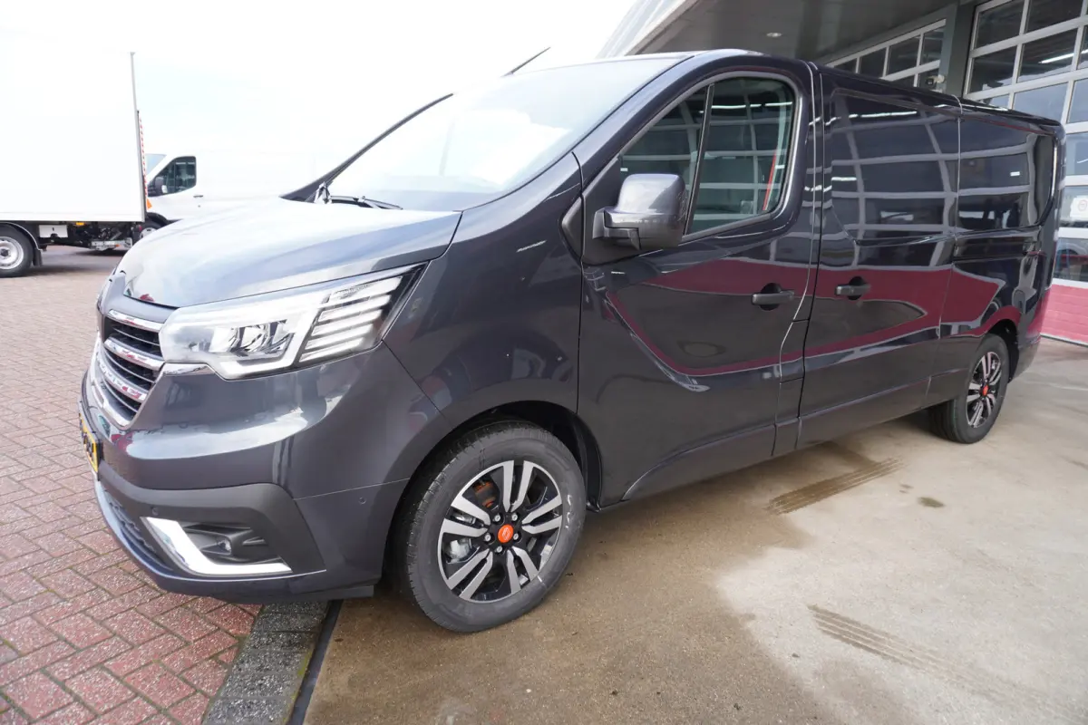 2.0 Blue dCi 170pk T30 L2H1 Exclusive Automaat Schuifdeur L / R Nr. V203 | Climate | Cruise | Navi | Trekhaak | Achterklep | Betimmering